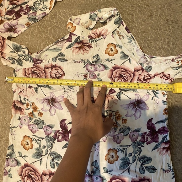 Forever21- Shoulder cut dress - Picture 9 of 10